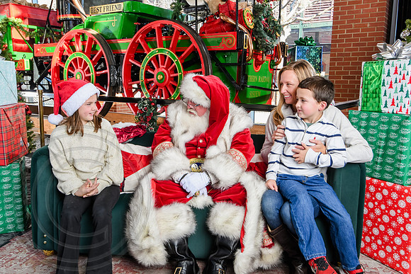 RKPhoto-2025-TheCharlestonSanta-Dec21-4884