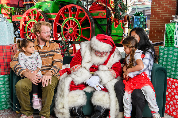 RKPhoto-2025-TheCharlestonSanta-Dec21-4889