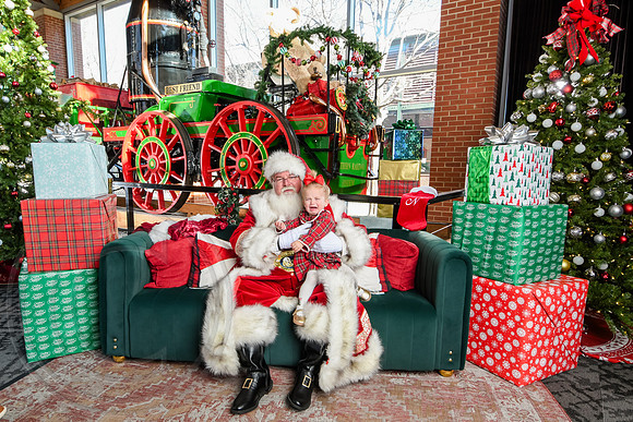 RKPhoto-2025-TheCharlestonSanta-Dec21-4890