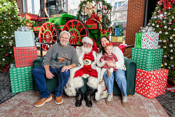 RKPhoto-2025-TheCharlestonSanta-Dec21-4894