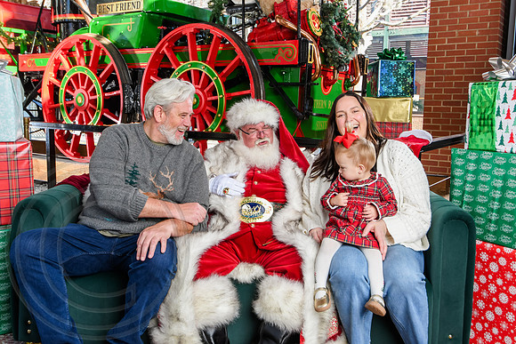 RKPhoto-2025-TheCharlestonSanta-Dec21-4895