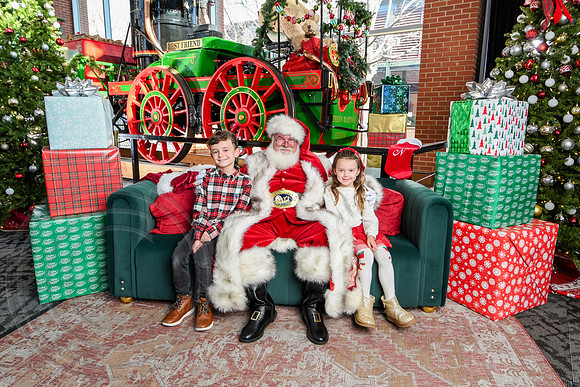 RKPhoto-2025-TheCharlestonSanta-Dec21-4896