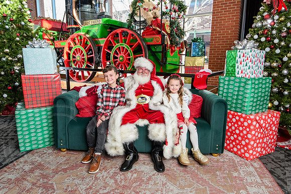RKPhoto-2025-TheCharlestonSanta-Dec21-4897