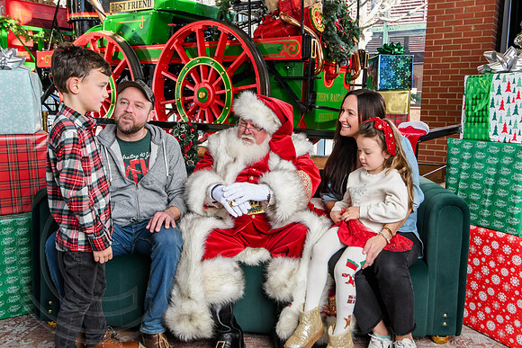 RKPhoto-2025-TheCharlestonSanta-Dec21-4901