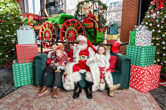 RKPhoto-2025-TheCharlestonSanta-Dec21-4904
