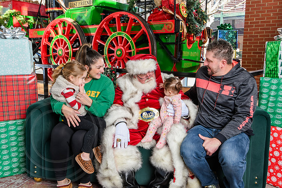 RKPhoto-2025-TheCharlestonSanta-Dec21-4911