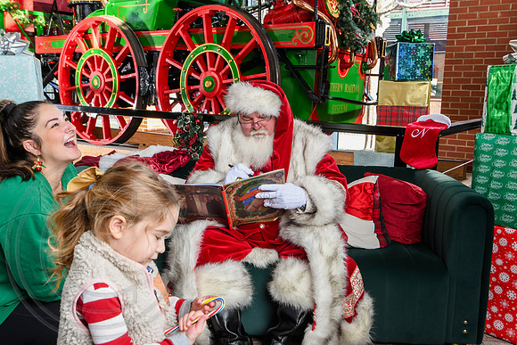 RKPhoto-2025-TheCharlestonSanta-Dec21-4912