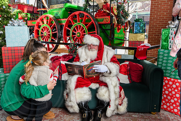 RKPhoto-2025-TheCharlestonSanta-Dec21-4913