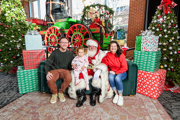RKPhoto-2025-TheCharlestonSanta-Dec21-4919