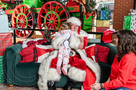RKPhoto-2025-TheCharlestonSanta-Dec21-4920