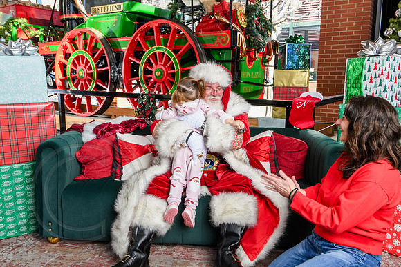 RKPhoto-2025-TheCharlestonSanta-Dec21-4921