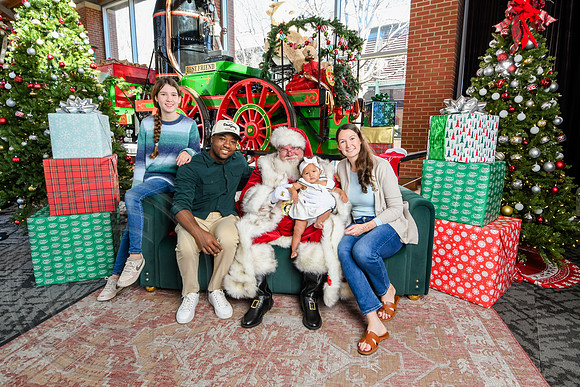 RKPhoto-2025-TheCharlestonSanta-Dec21-4924