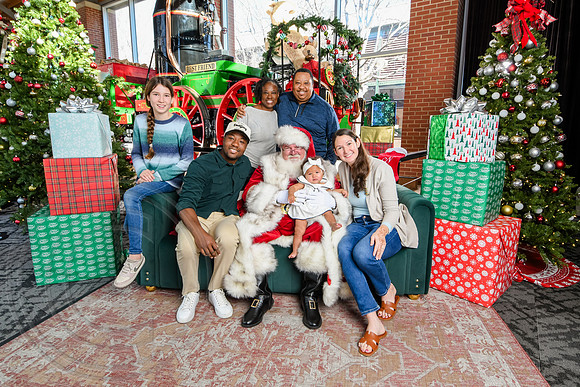 RKPhoto-2025-TheCharlestonSanta-Dec21-4926