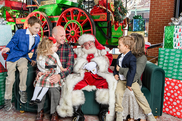 RKPhoto-2025-TheCharlestonSanta-Dec21-4930