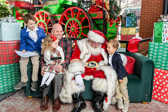 RKPhoto-2025-TheCharlestonSanta-Dec21-4931