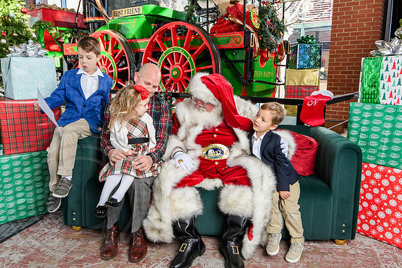RKPhoto-2025-TheCharlestonSanta-Dec21-4932