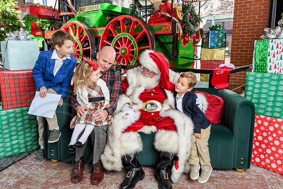 RKPhoto-2025-TheCharlestonSanta-Dec21-4933
