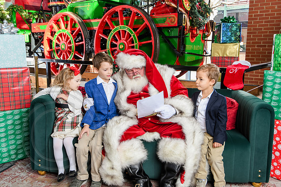 RKPhoto-2025-TheCharlestonSanta-Dec21-4935