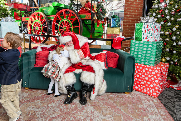 RKPhoto-2025-TheCharlestonSanta-Dec21-4937