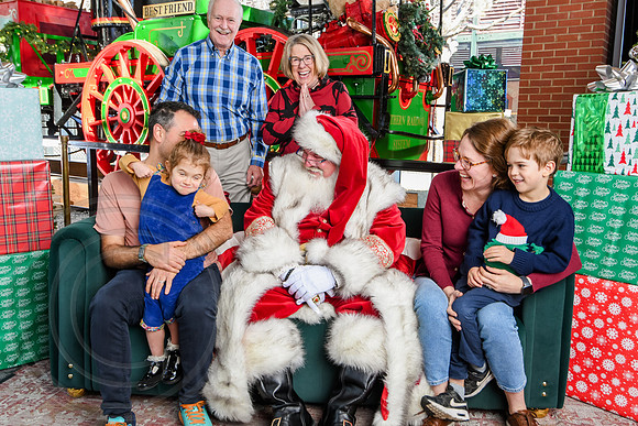 RKPhoto-2025-TheCharlestonSanta-Dec21-4945