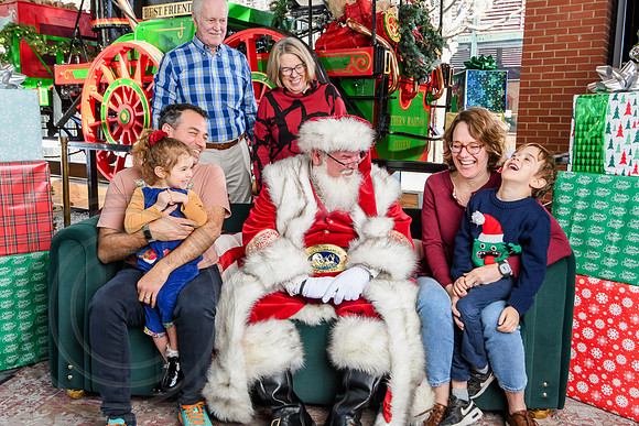 RKPhoto-2025-TheCharlestonSanta-Dec21-4946