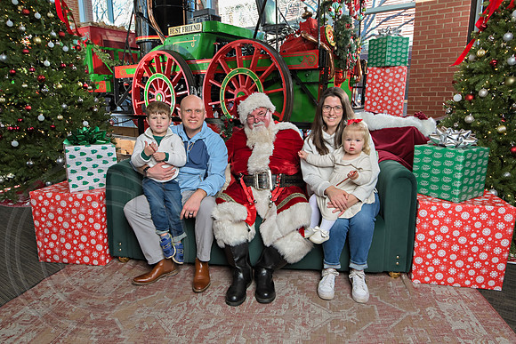 The Charleston Santa 2024-Dec22-4064