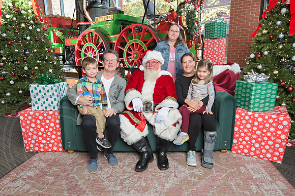 The Charleston Santa 2024-Nov30-0528