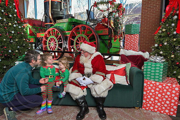 The Charleston Santa 2024-Dec21-3182