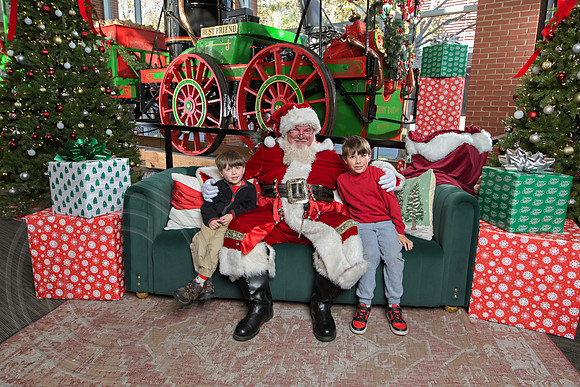 The Charleston Santa 2024-Dec7-1677