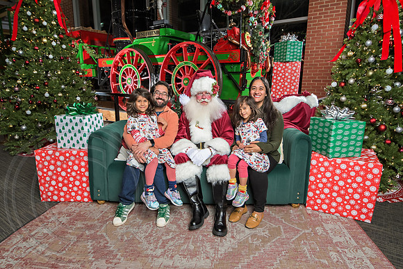 The Charleston Santa 2024-Dec3-1248