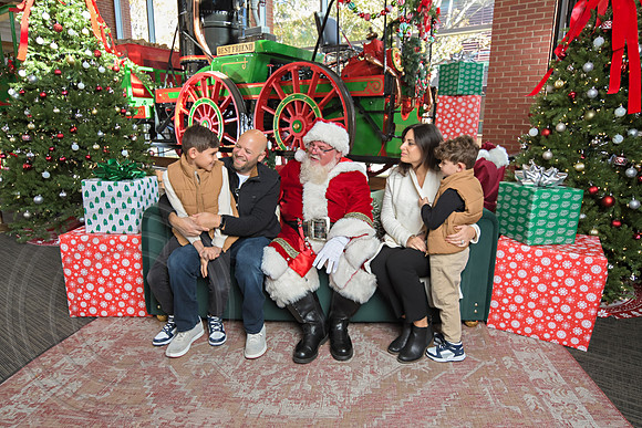 The Charleston Santa 2024-Nov30-0548