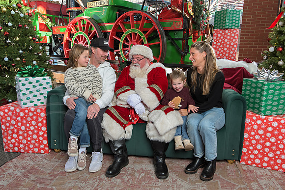 The Charleston Santa 2024-Dec22-3737