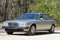 1990-Jaguar-XJ6-003