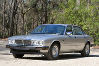 1990-Jaguar-XJ6-002