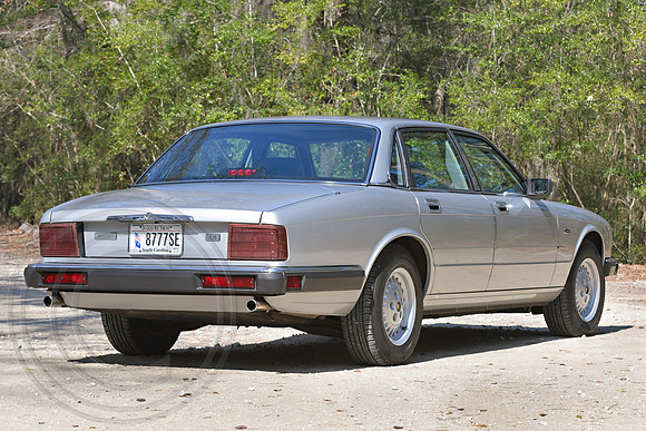 1990-Jaguar-XJ6-005