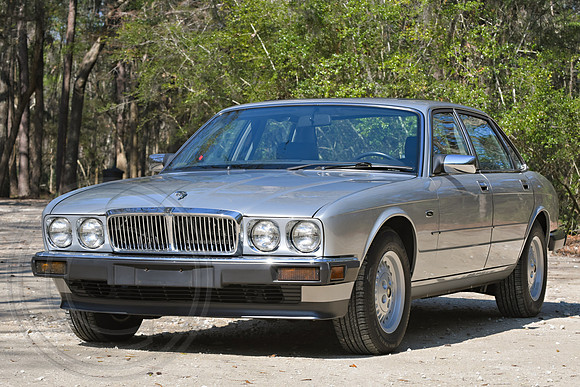 1990-Jaguar-XJ6-001