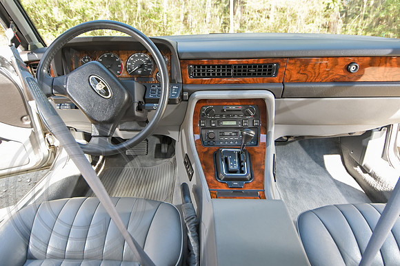 1990-Jaguar-XJ6-032