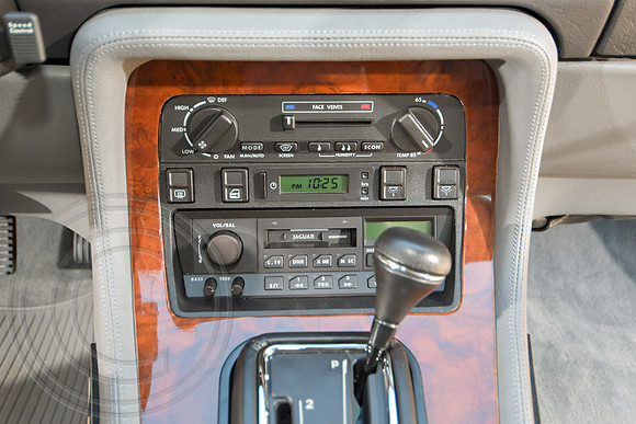 1990-Jaguar-XJ6-034