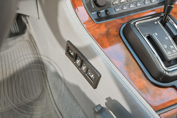 1990-Jaguar-XJ6-039