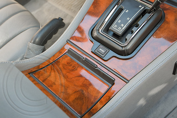 1990-Jaguar-XJ6-056