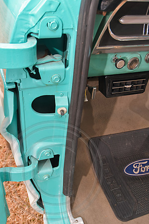 1967-Ford-F100-045