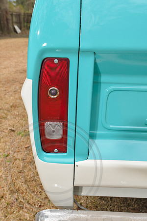 1967-Ford-F100-097