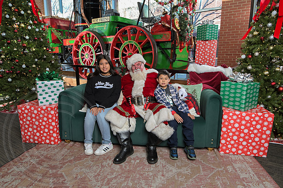 The Charleston Santa 2024-Dec22-4072