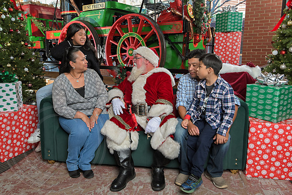 The Charleston Santa 2024-Dec22-4074