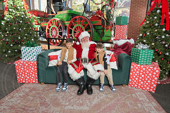 The Charleston Santa 2024-Nov30-0545