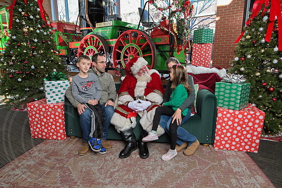 The Charleston Santa 2024-Dec22-4049
