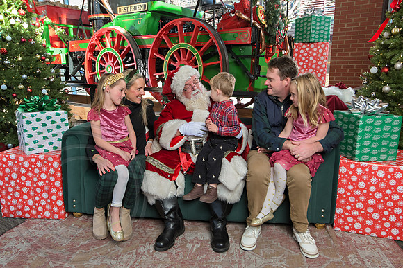 The Charleston Santa 2024-Dec22-3765
