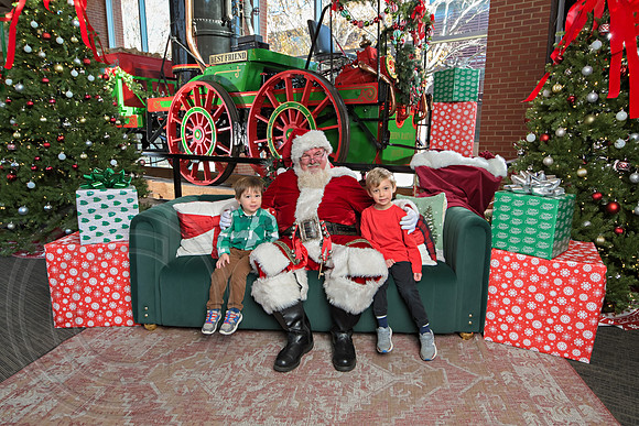 The Charleston Santa 2024-Dec14-2362