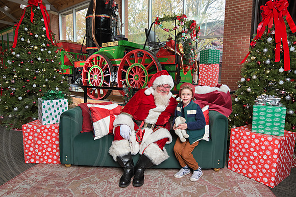 The Charleston Santa 2024-Nov29-0002
