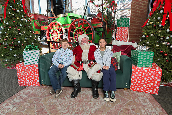 The Charleston Santa 2024-Dec22-3813